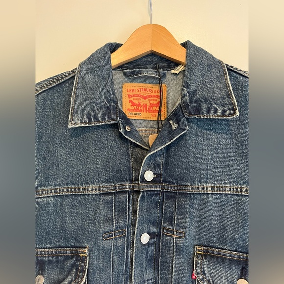 Levi's NWT Type 2 Men's Classic Blue Denim Jacket - Picture 2 of 3